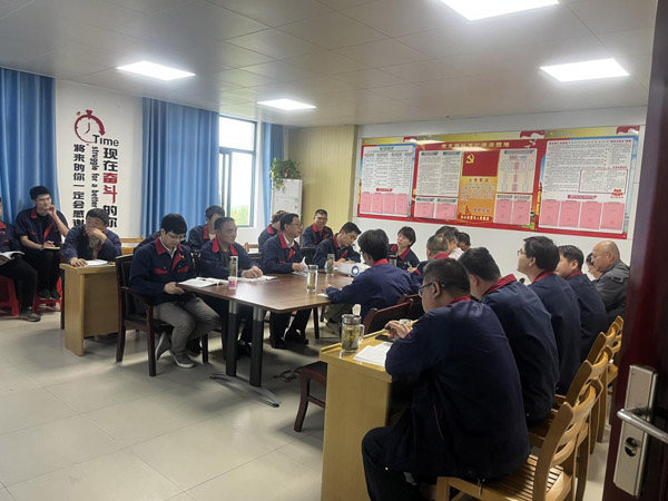 王伍升到建材研究室、建材公司調(diào)研